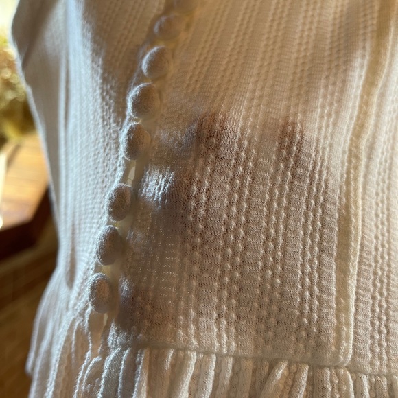 F21 Flirty Button Up Top - Picture 2 of 3